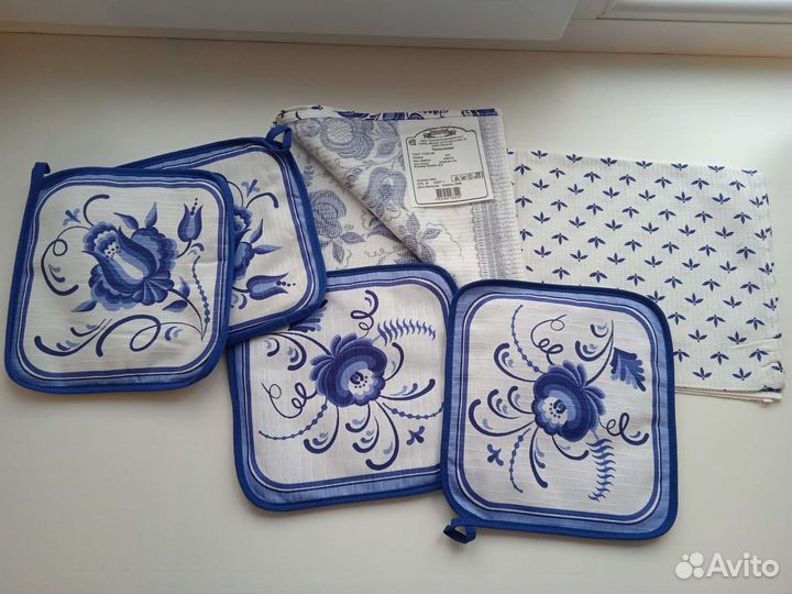 Прихватки и полотенце