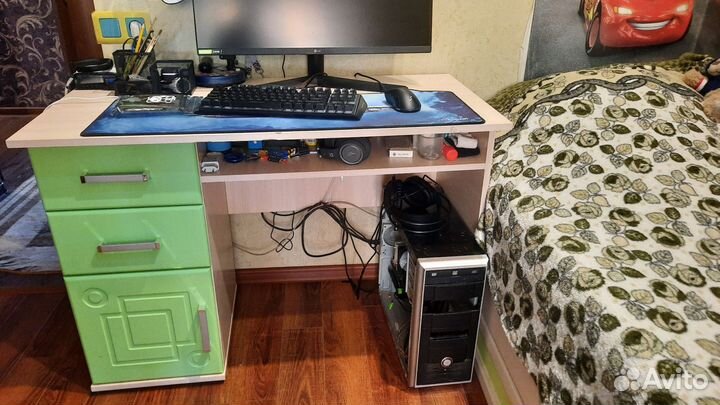 Письменный стол для школьника бу