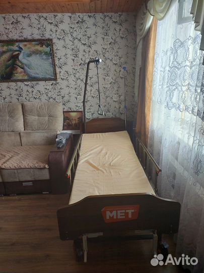 Кровать для лежачих больных MET Remeks