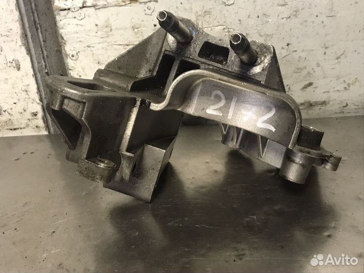 Кронштейн правой опоры двс Ford Volvo 1.4-1.6