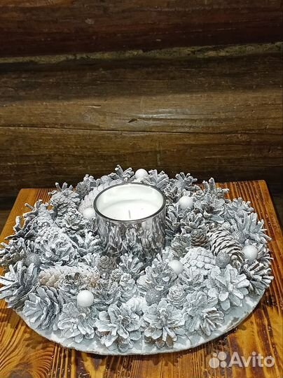 Подсвечник новогодний из шишек