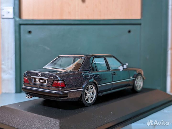 Solido 1:43 Mercedes W124 E60 AMG