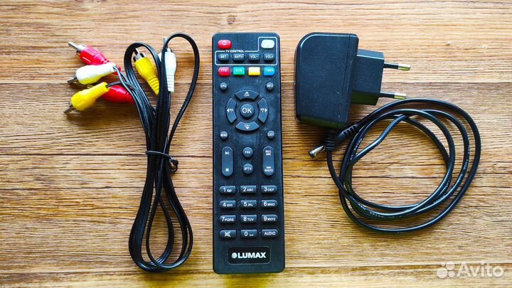 Приставка цифрового телевидения Lumax DV4210HD