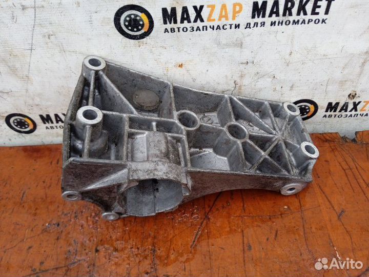 Кронштейн генератора Skoda Octavia A4 1996 (б/у)