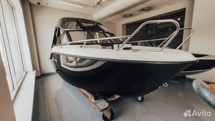 Прогулочный рыболовный катер Phoenix 510BR