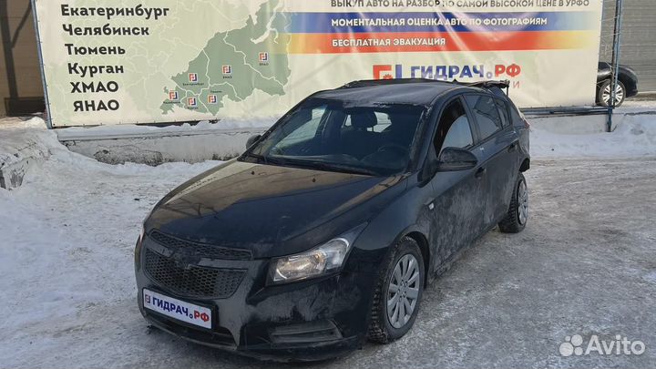 Стекло двери задней левой (форточка) Chevrolet Cru
