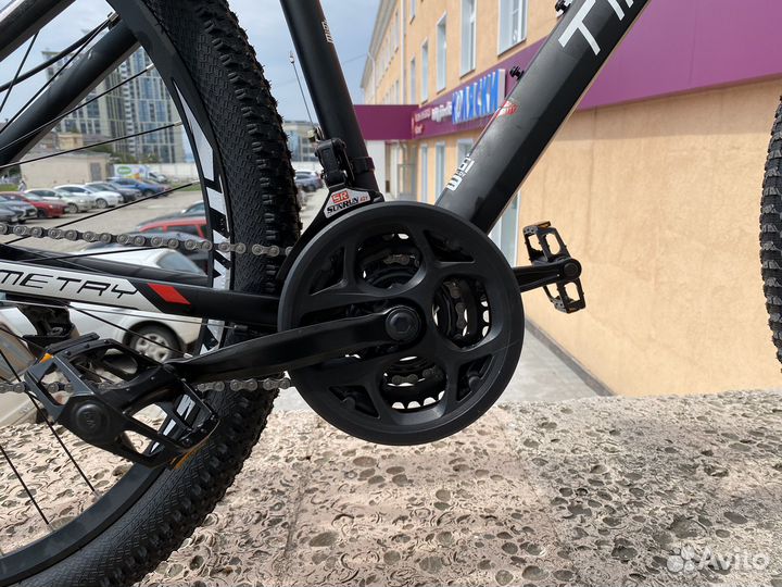 Новый горный велосипед на алюминиевой раме