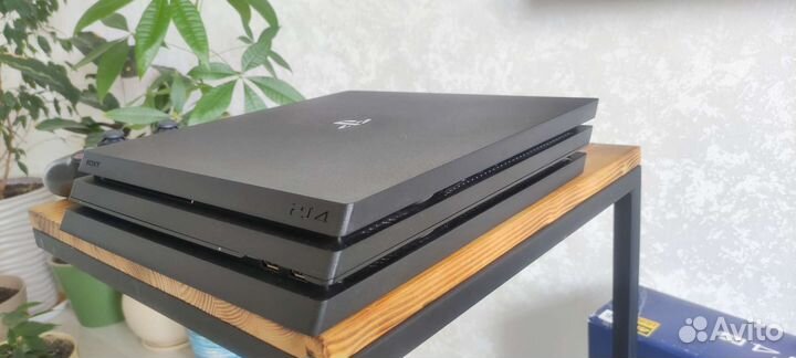 PlayStation 4 Pro - как новая