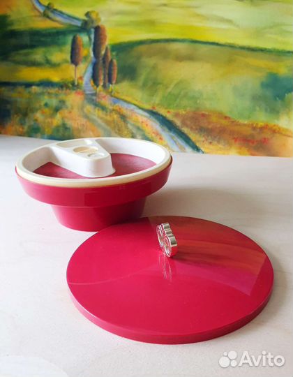 Шкатулка музыкальная красная СССР