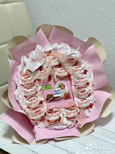 Съедобный букет из конфет рафаэлло и шоколада