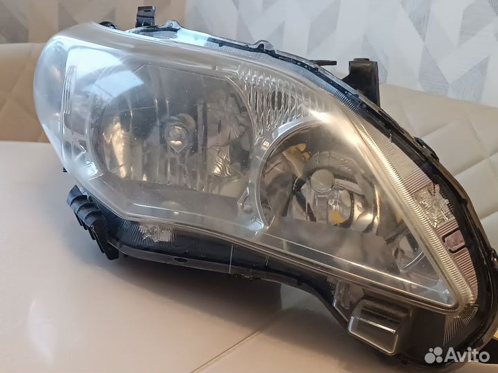 Фара передняя правая toyota corolla e150 рест