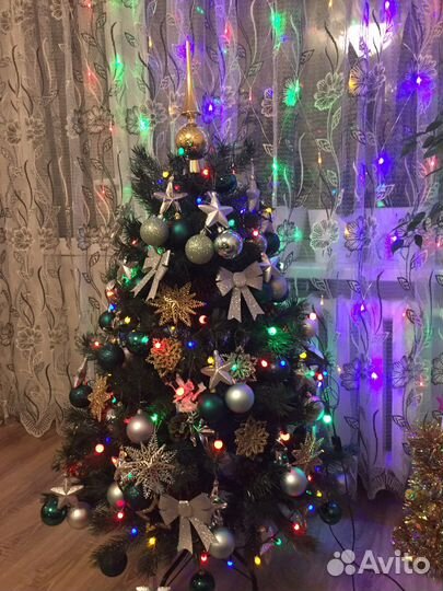 Елка искусственная120 см продаю с игрушками