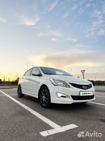 Hyundai Solaris 1.6 AT, 2014, битый, 300 000 км