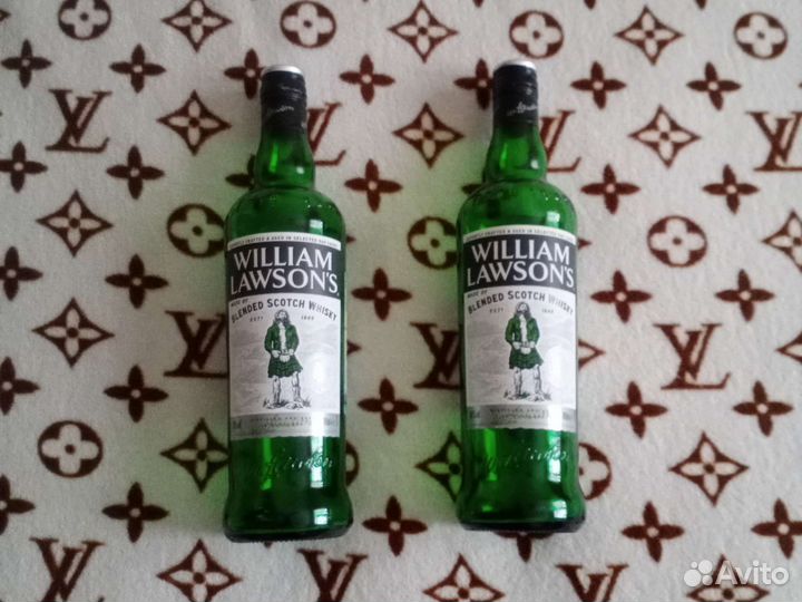 Бутылки пустые из под виски, коньяка