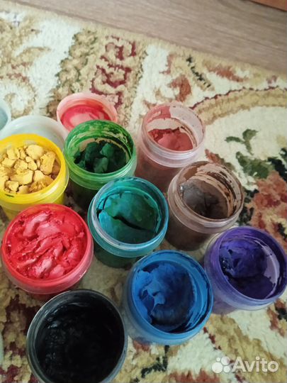 Гуашь гамма и кисти коза/пони