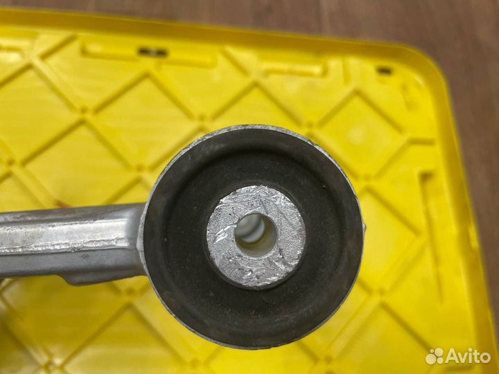 Рычаг передний правый верхний Mercedes-Benz