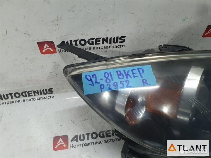 Фара передняя правая mazda axela