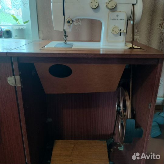 Продам ножную швейную машинку Чайка