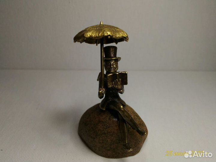 Статуэтка Ангел Вдохновения с зонтом. Бронза. 7 см