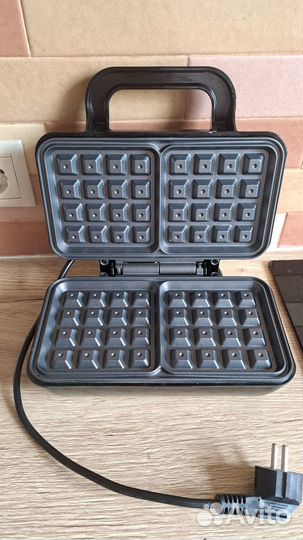 Вафельница 