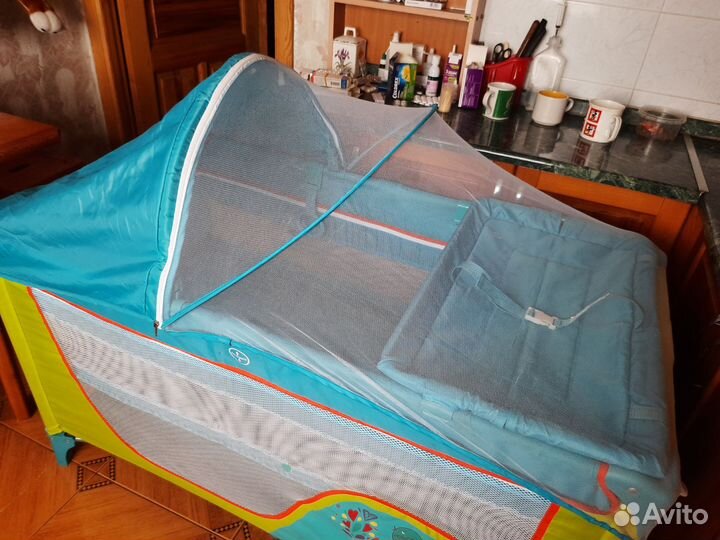 Манеж-кровать складывается в сумку