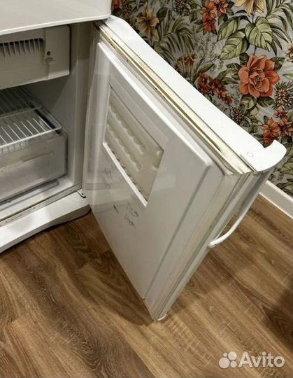 Уплотнитель для холодильника Канди 256Q02YK3