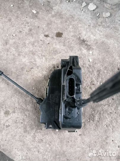 Задний правый замок двери рено лагуна 2