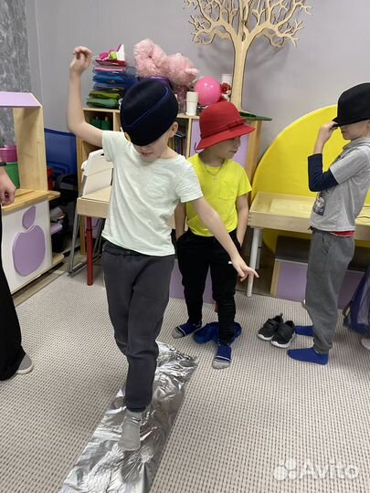 Новогодний праздник для школьников