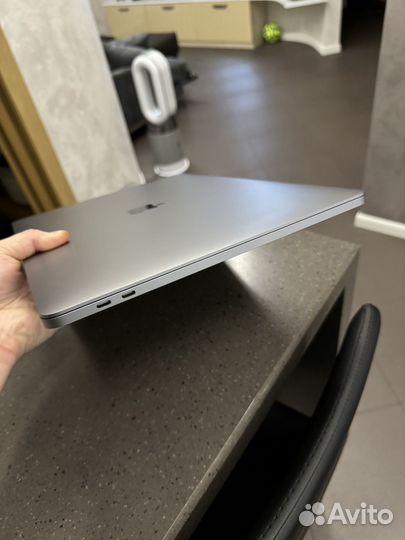 MacBook Pro 16 2019 1 TB i9 2.3 GHz 16 GB