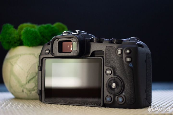 Беззеркальная камера Canon EOS RP Body черная