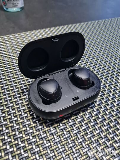 Наушники Samsung Gear iconX