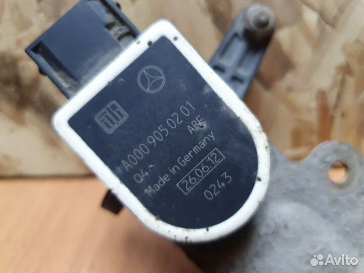 Датчик положения кузова передний Mercedes C-Class