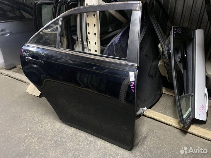 Дверь Toyota Camry 40 задняя правая
