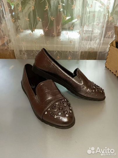Туфли перламутровые коричневые со стразами 41 разм