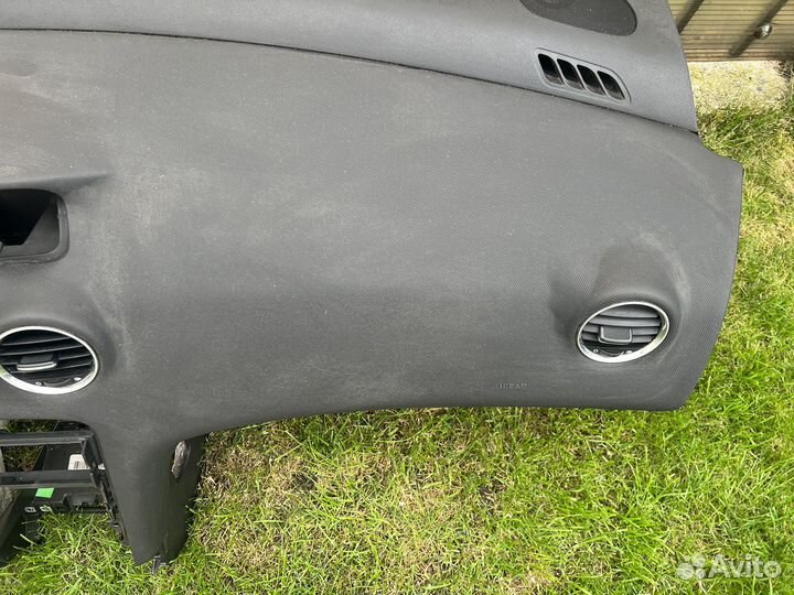 Торпеда/ Центральная панель Peugeot 308