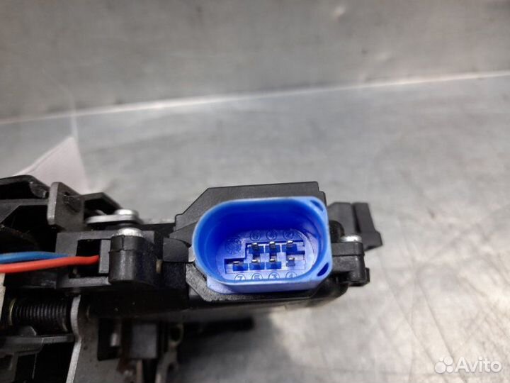 Замок двери задней левой skoda Octavia (A5 1Z) 200