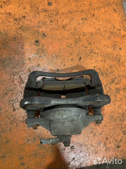 Суппорт передний правый Kia Sportage 2