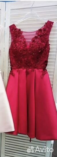 Коктейльное вечернее красное платье