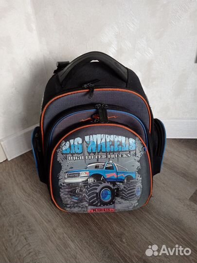 Школьный рюкзак