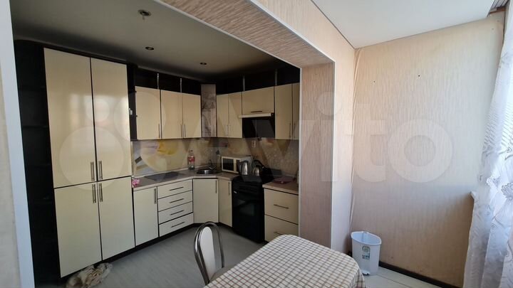 2-к. квартира, 63 м², 8/10 эт.