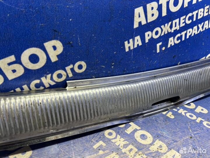 Накладка замка багажника Volkswagen Passat B5