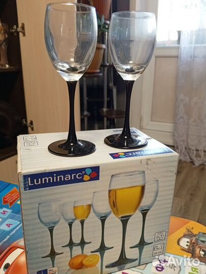 Рюмки, бокалы для вина, стаканы для виски