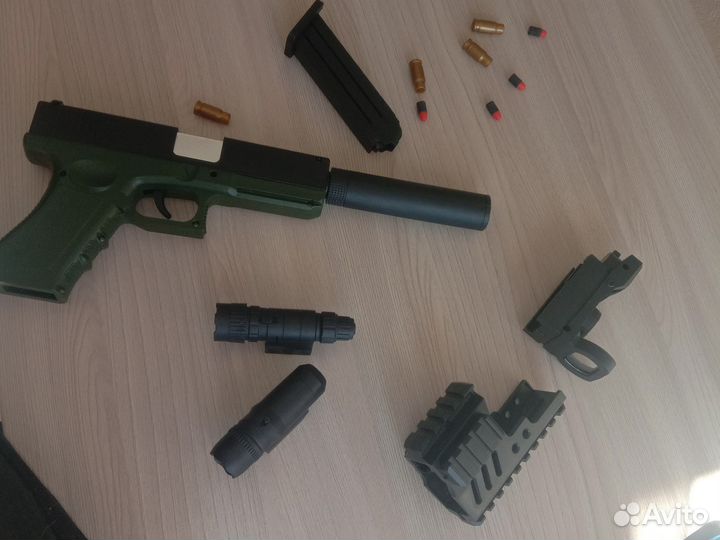 Игрушечный пистолет 