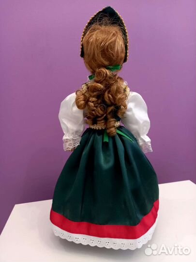 Кукла фарфоровая коллекционная в национальном