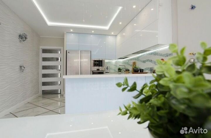 Кухонный гарнитур в стиле хай тек