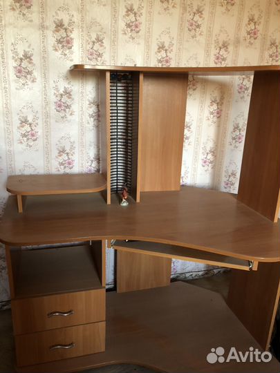 Компьютерный стол