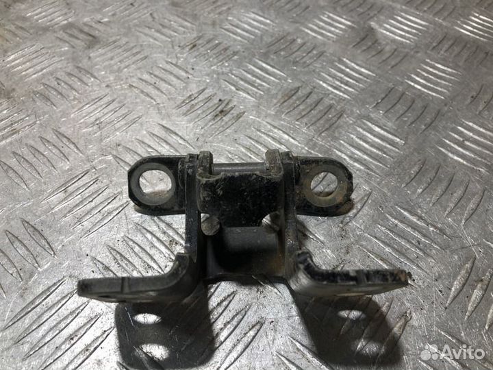 Петля багажника левая Toyota Rav 4 2006 2013