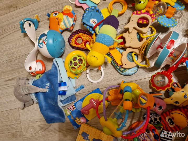 Игрушки пакетом много 0+