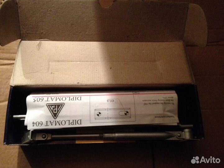 Доводчик на дверь