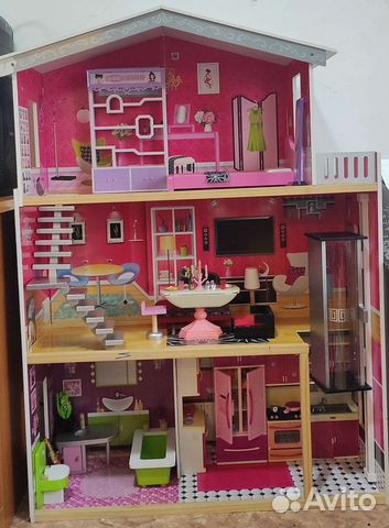 Кукольный домик с лифтом, мебелью и посудой